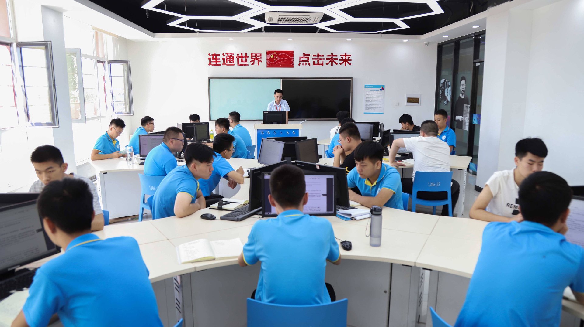 凤里网络科技